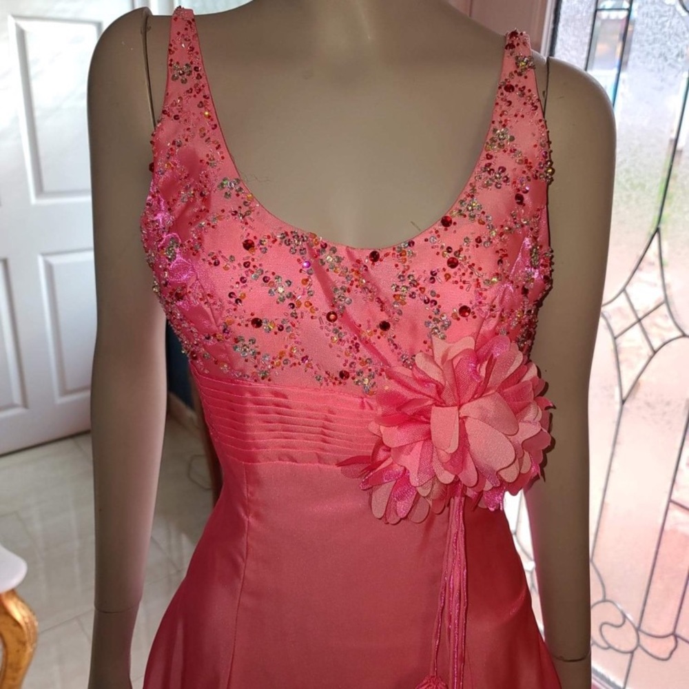 Dress - Picture 5 of 5